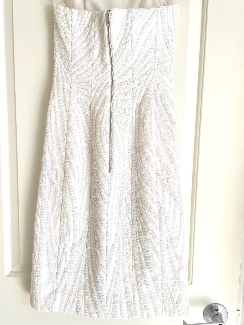Halpern White Strapless Midi Dress with sequin waves, size XS / EU 34 - Picture 3 of 7